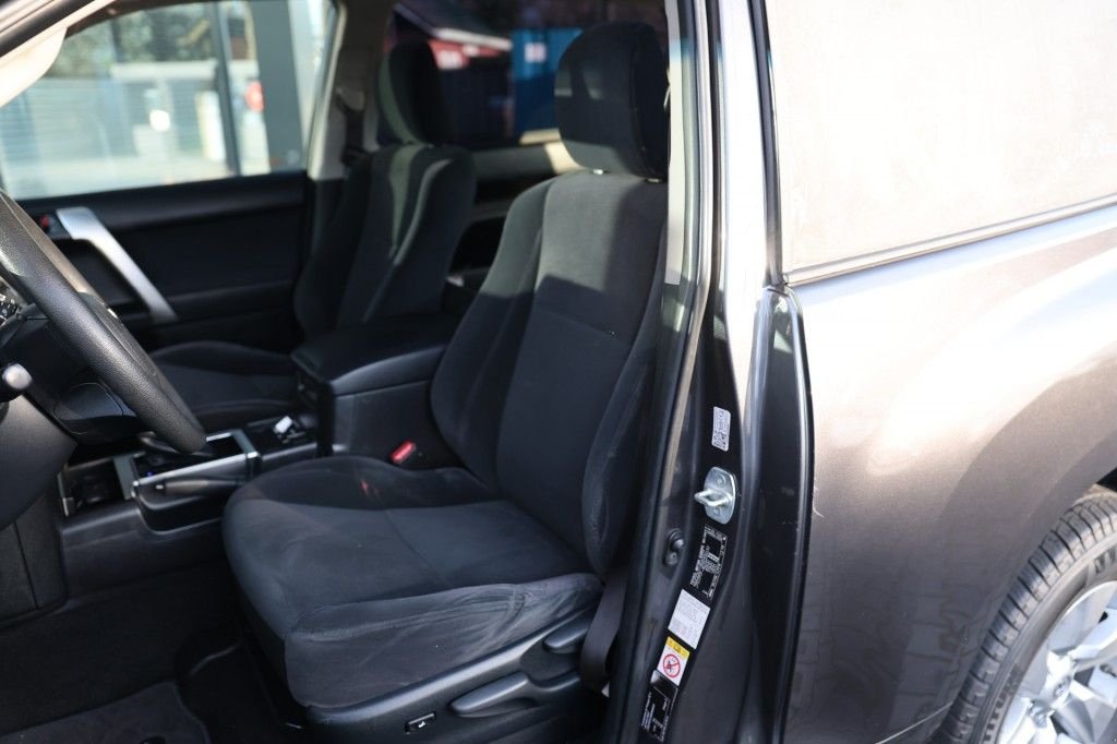 Sonstige Transporttechnik typu Toyota Land Cruiser 150 2.8 D-4D 3DRS COMFORT A/T VAN, Gebrauchtmaschine w Saasveld (Zdjęcie 8)