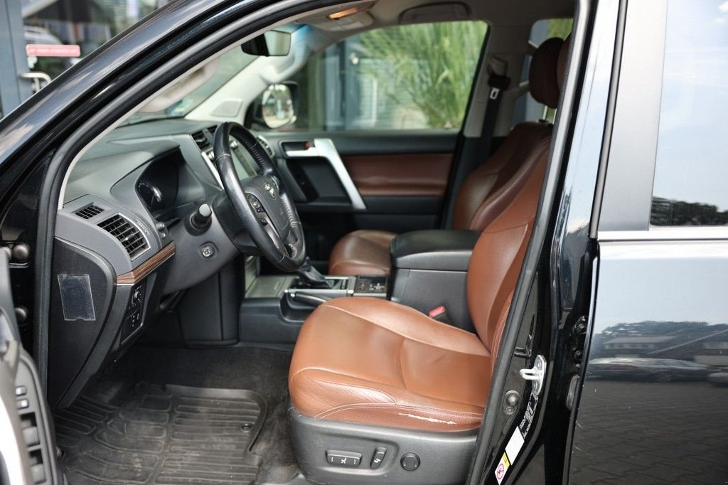 Sonstige Transporttechnik du type Toyota Land Cruiser 150 2.8 D-4D 5DRS LOUNGE B/E TREKKER A/T 5 SITZ VAN, Gebrauchtmaschine en Saasveld (Photo 10)