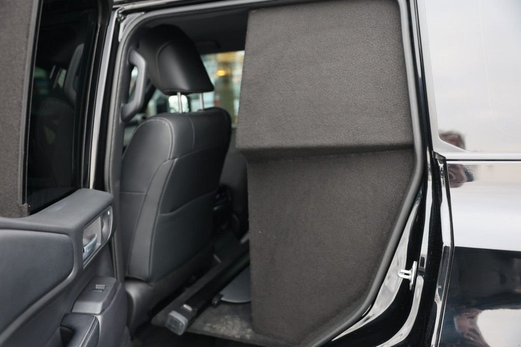 Sonstige Transporttechnik of the type Toyota Land Cruiser 250 2.8 D-4D 5DRS PROFESSIONAL A/T VAN, Gebrauchtmaschine in Saasveld (Picture 11)