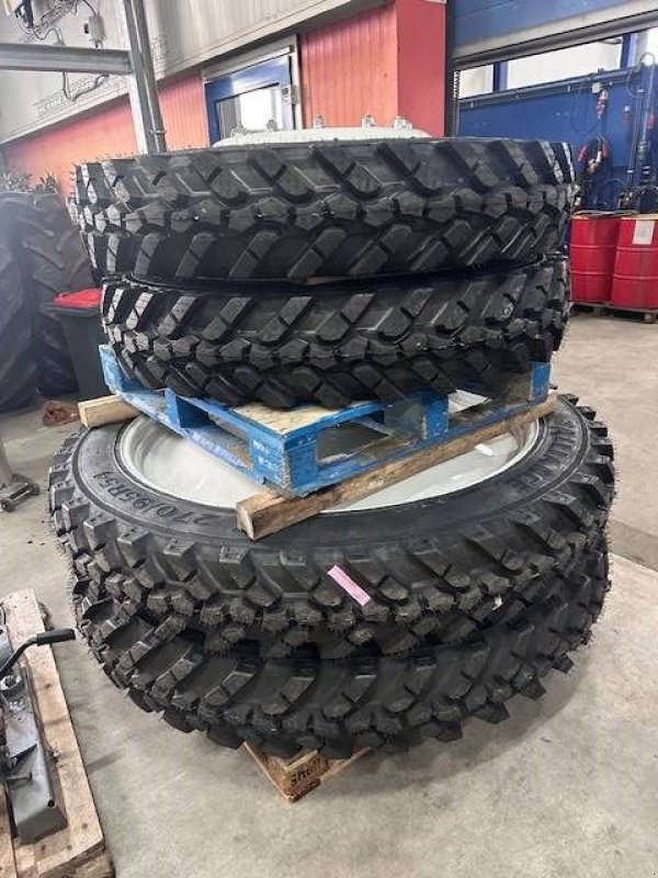 Sonstiges Traktorzubehör typu Alliance 270/95R54 + 270/95 R38 VF banden 2.25m en 1.50m, Neumaschine w Marknesse (Zdjęcie 10)