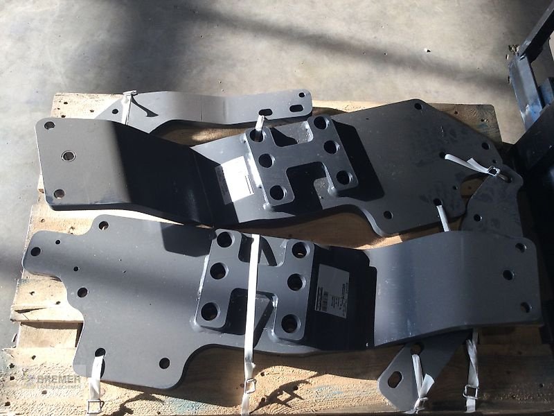 Sonstiges Traktorzubehör des Typs Alö Motorseitenwangen CLAAS ARION 600, Neumaschine in Asendorf (Bild 2)