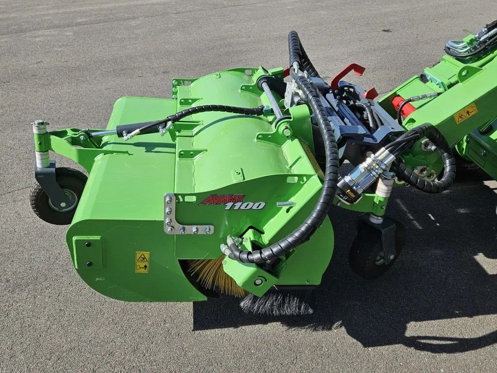 Sonstiges Traktorzubehör van het type Avant 1100 Borstel met opvangbak, Gebrauchtmaschine in BENNEKOM (Foto 8)