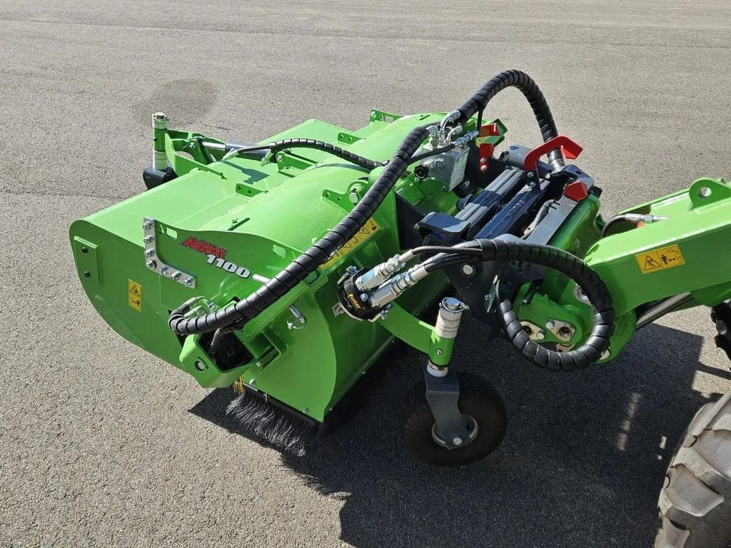 Sonstiges Traktorzubehör van het type Avant 1100 Borstel met opvangbak, Gebrauchtmaschine in BENNEKOM (Foto 7)