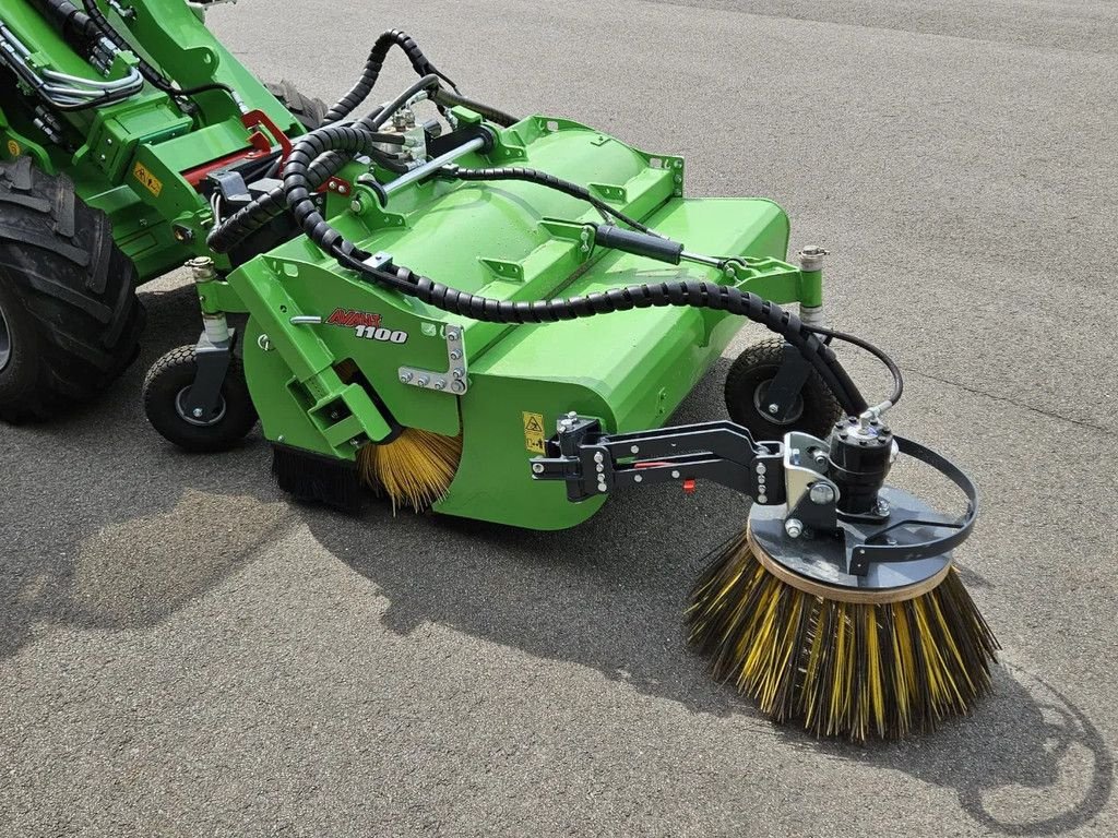 Sonstiges Traktorzubehör typu Avant borstel met opvangbak 1100, Gebrauchtmaschine w BENNEKOM (Zdjęcie 2)