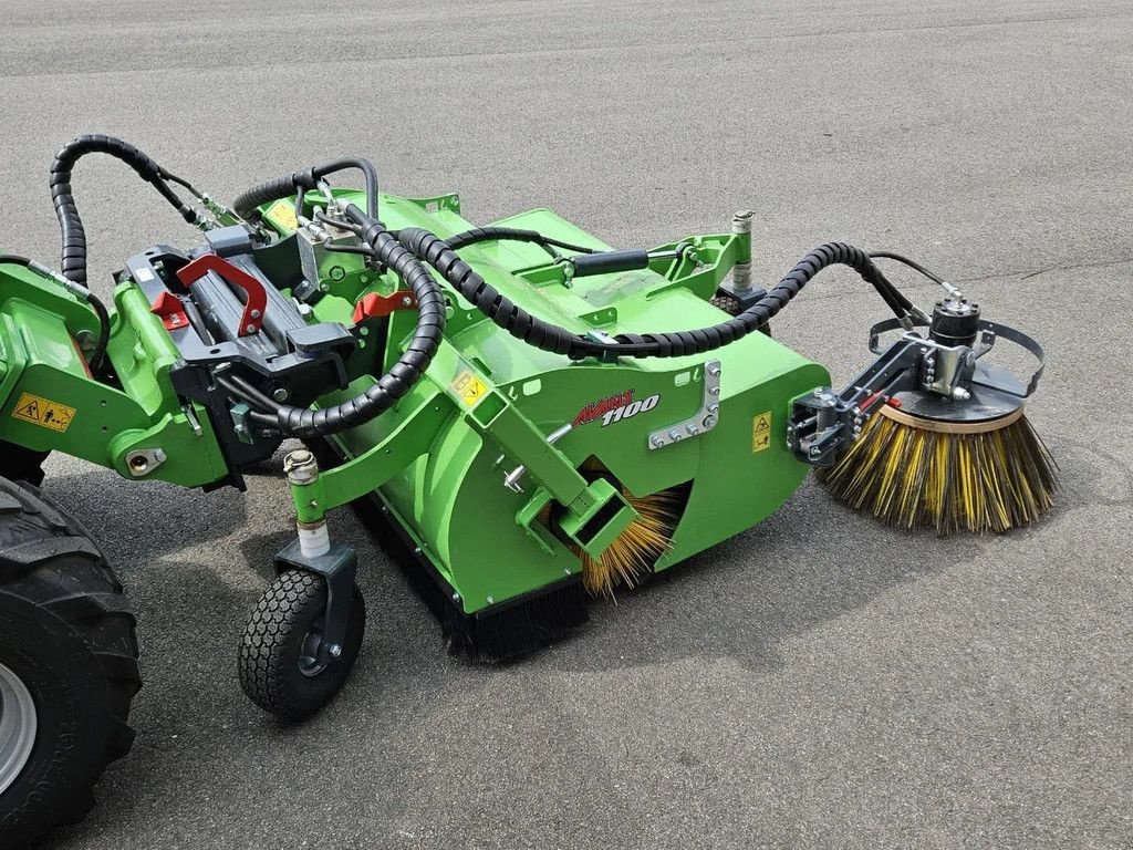 Sonstiges Traktorzubehör typu Avant borstel met opvangbak 1100, Gebrauchtmaschine w BENNEKOM (Zdjęcie 3)