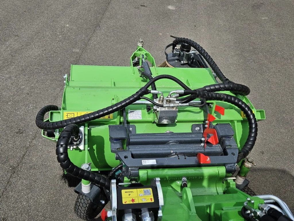 Sonstiges Traktorzubehör typu Avant borstel met opvangbak 1100, Gebrauchtmaschine w BENNEKOM (Zdjęcie 11)