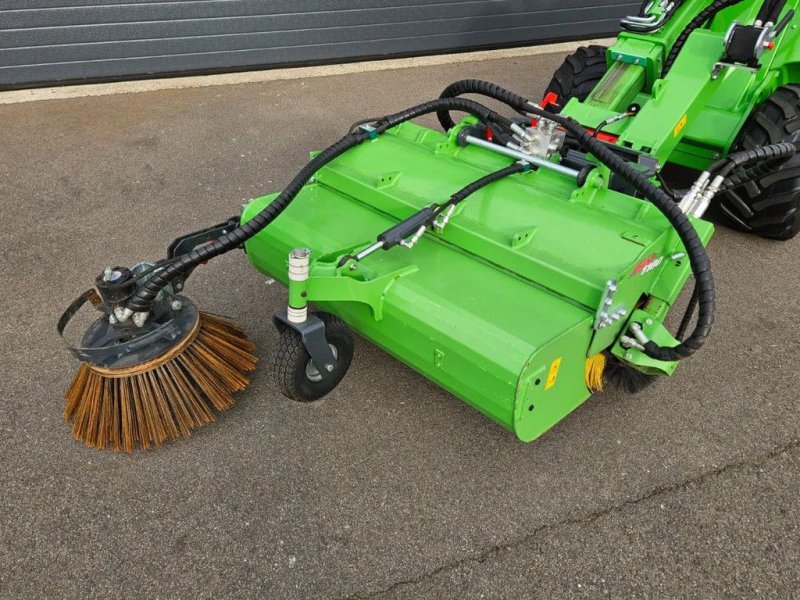 Sonstiges Traktorzubehör des Typs Avant Borstel met opvangbak 1100, Gebrauchtmaschine in BENNEKOM (Bild 1)