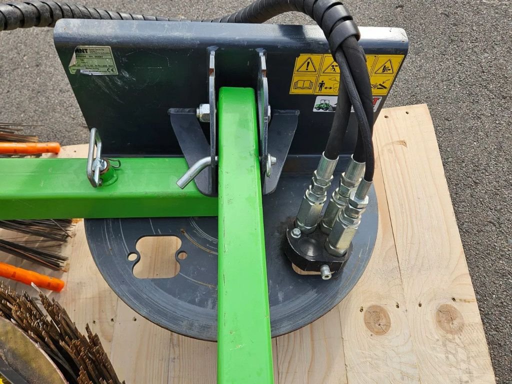 Sonstiges Traktorzubehör des Typs Avant Tuin en park Onkruidborstel, Gebrauchtmaschine in BENNEKOM (Bild 10)