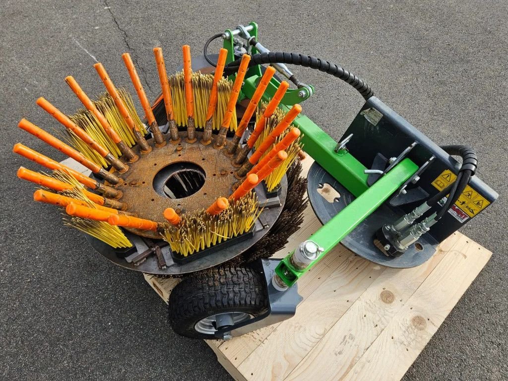 Sonstiges Traktorzubehör des Typs Avant Tuin en park Onkruidborstel, Gebrauchtmaschine in BENNEKOM (Bild 4)