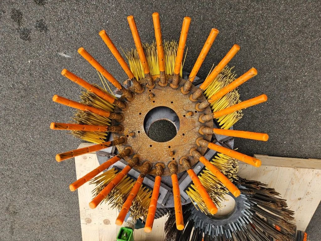 Sonstiges Traktorzubehör des Typs Avant Tuin en park Onkruidborstel, Gebrauchtmaschine in BENNEKOM (Bild 5)