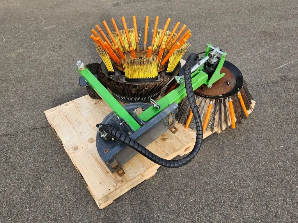 Sonstiges Traktorzubehör des Typs Avant Tuin en park Onkruidborstel, Gebrauchtmaschine in BENNEKOM (Bild 3)