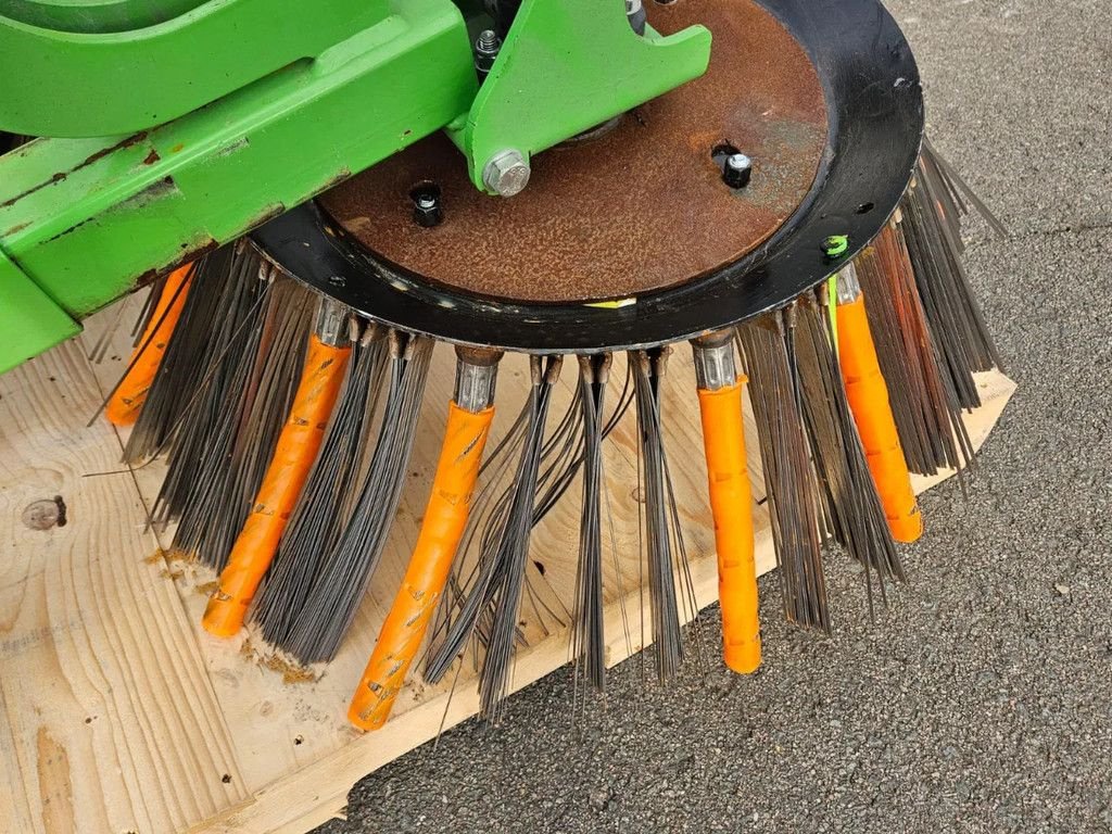 Sonstiges Traktorzubehör des Typs Avant Tuin en park Onkruidborstel, Gebrauchtmaschine in BENNEKOM (Bild 9)