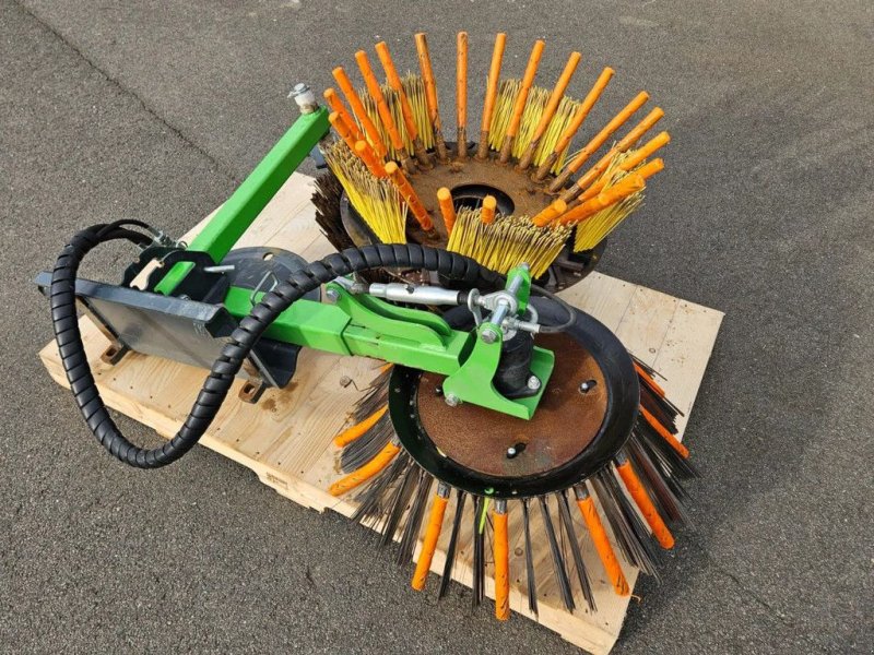 Sonstiges Traktorzubehör des Typs Avant Tuin en park Onkruidborstel, Gebrauchtmaschine in BENNEKOM (Bild 1)