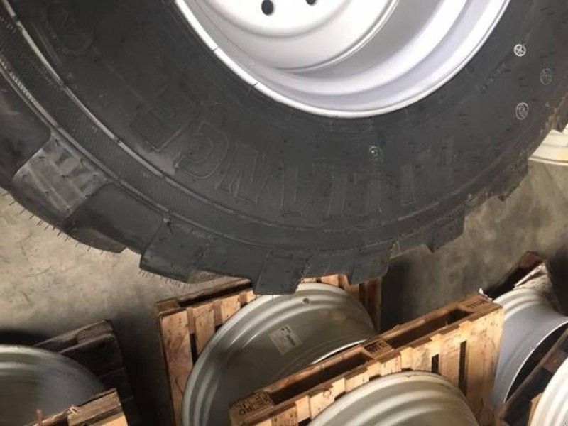 Sonstiges Traktorzubehör des Typs BKT 650/55 R26.5 FL 630 op velg, Gebrauchtmaschine in Marknesse (Bild 2)