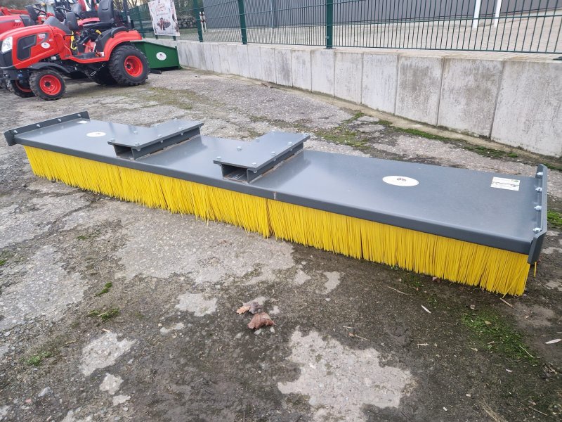 Sonstiges Traktorzubehör типа Bressel & Lade Kehrbesen, Neumaschine в Klempau