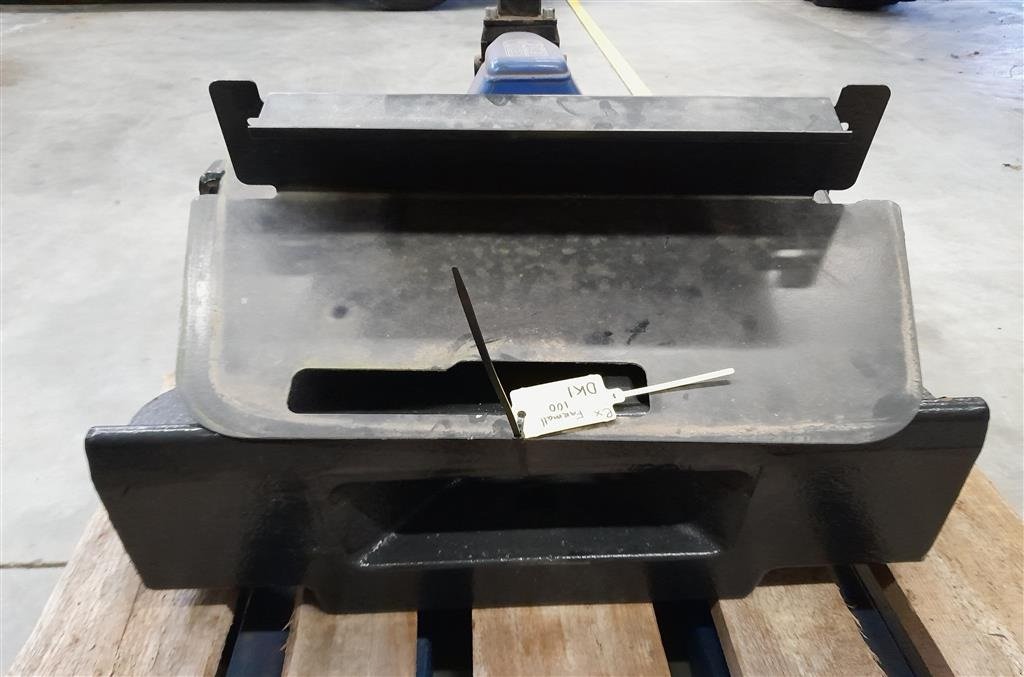 Sonstiges Traktorzubehör typu Case IH Farmall 100C Basisvægt til front, Gebrauchtmaschine v Horsens (Obrázek 2)