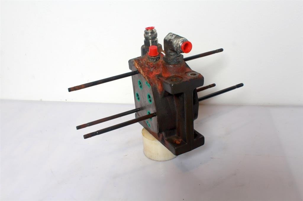 Sonstiges Traktorzubehör типа CLAAS Arion 640 Power Beyond Ventil / Power Beyond Valve, Gebrauchtmaschine в Viborg (Фотография 5)