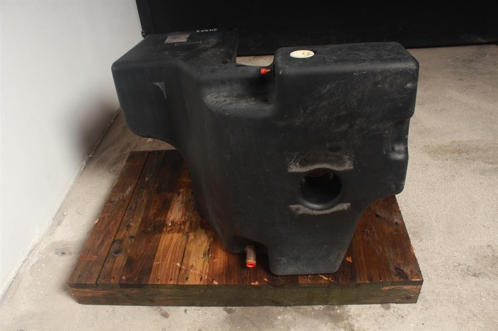 Sonstiges Traktorzubehör des Typs CLAAS AXION 850 Dieseltank / Fuel Tank, Gebrauchtmaschine in Viborg (Bild 4)