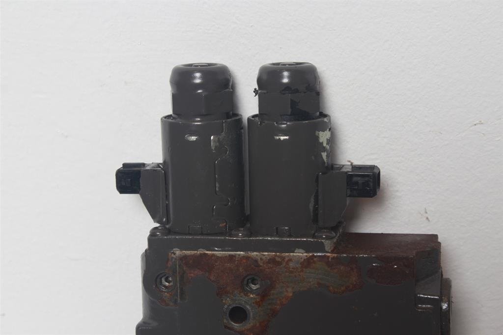 Sonstiges Traktorzubehör des Typs CLAAS AXION 850 Liftventil / Hydraulic Lift Valve, Gebrauchtmaschine in Viborg (Bild 3)