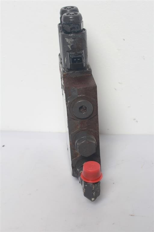 Sonstiges Traktorzubehör des Typs CLAAS AXION 850 Liftventil / Hydraulic Lift Valve, Gebrauchtmaschine in Viborg (Bild 4)