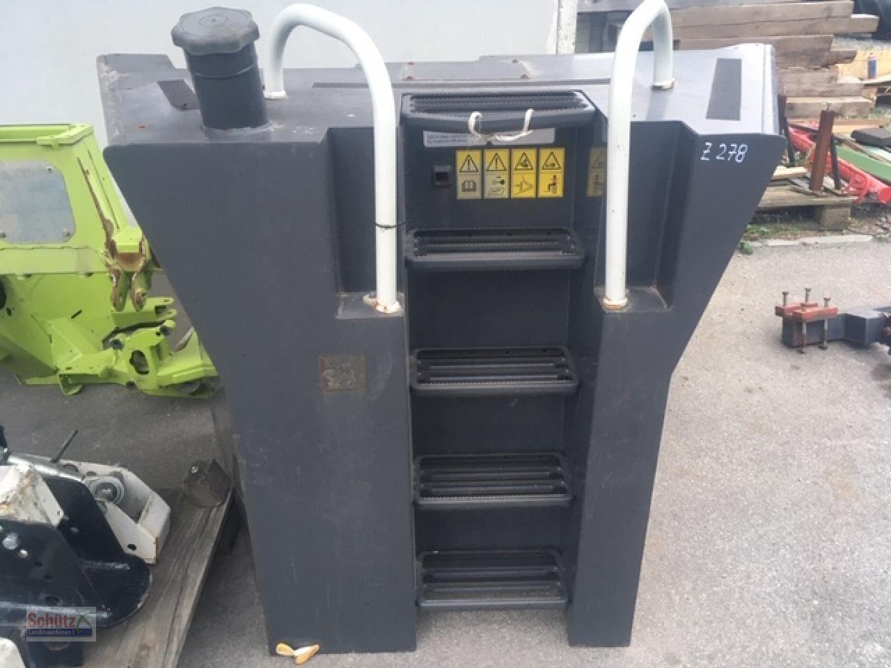 Sonstiges Traktorzubehör des Typs CLAAS Dieseltank für Claas Xerion 3800, Gebrauchtmaschine in Schierling (Bild 1)