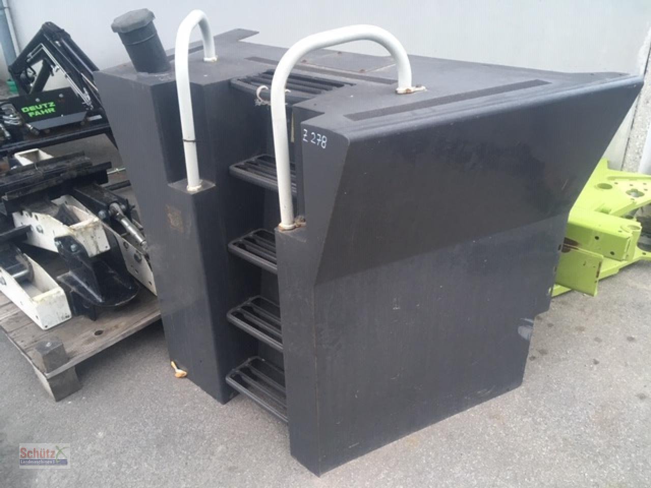 Sonstiges Traktorzubehör des Typs CLAAS Dieseltank für Claas Xerion 3800, Gebrauchtmaschine in Schierling (Bild 2)