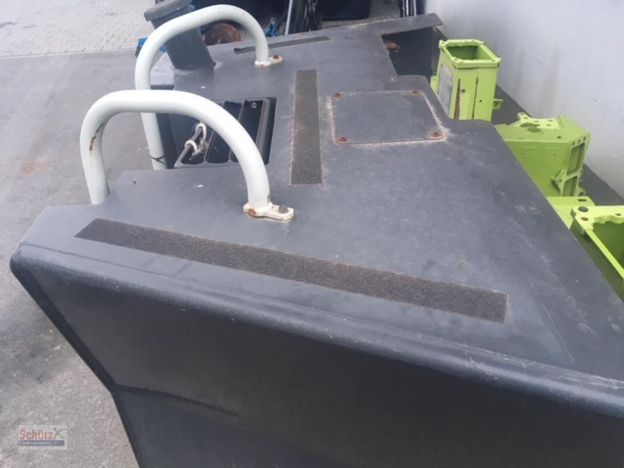 Sonstiges Traktorzubehör des Typs CLAAS Dieseltank für Claas Xerion 3800, Gebrauchtmaschine in Schierling (Bild 3)