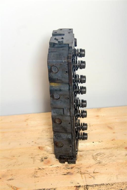 Sonstiges Traktorzubehör typu CLAAS Scorpion 9040 Topstykke / Cylinder Head, Gebrauchtmaschine v Viborg (Obrázek 4)