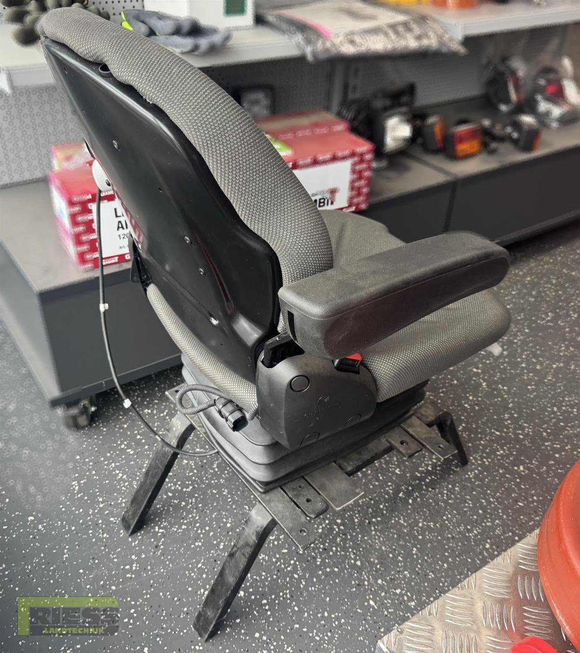 Sonstiges Traktorzubehör del tipo CLAAS SITZ GRAMMER Compacto MSG93/521, Neumaschine en Homberg/Ohm - Maulbach (Imagen 7)