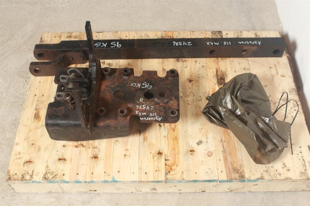 Sonstiges Traktorzubehör типа Deutz Agrotron 115 Træk / Pick Up Hitch, Gebrauchtmaschine в Viborg (Фотография 3)