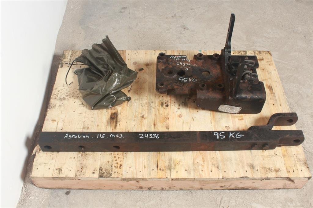 Sonstiges Traktorzubehör типа Deutz Agrotron 115 Træk / Pick Up Hitch, Gebrauchtmaschine в Viborg (Фотография 4)