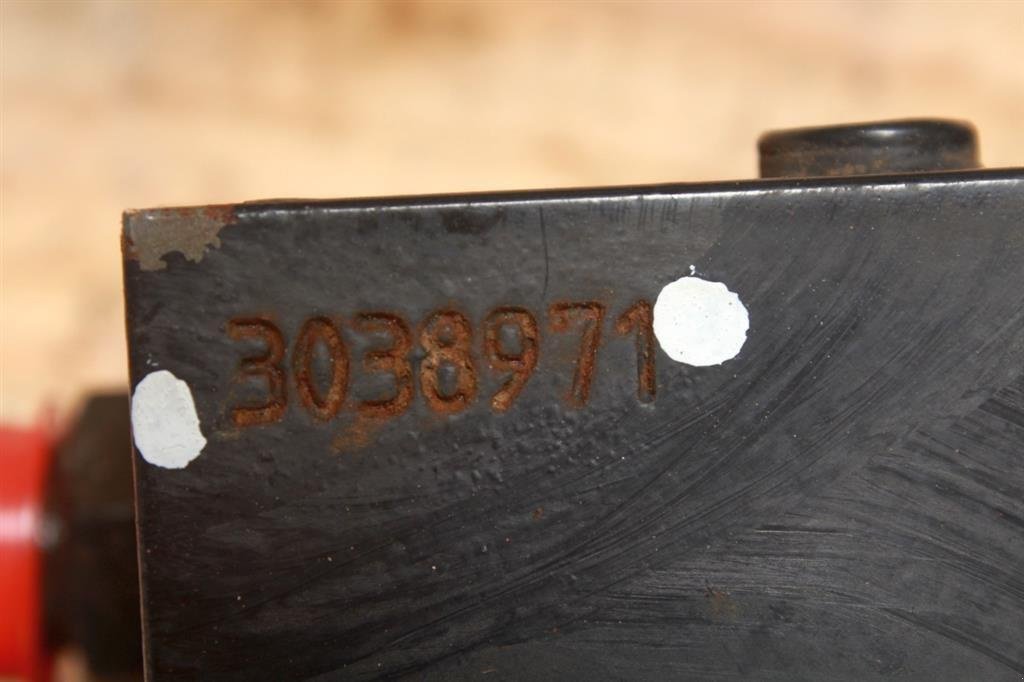 Sonstiges Traktorzubehör typu Deutz TTV 1130 Affjedringsventil / Suspension Controle Valve, Gebrauchtmaschine v Viborg (Obrázek 5)