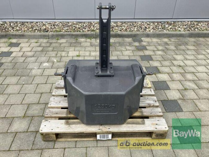 Sonstiges Traktorzubehör типа Fendt 1250 KG BELASTUNGSGEWICHT, Gebrauchtmaschine в Großweitzschen (Фотография 2)