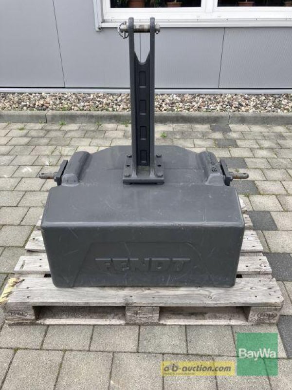 Sonstiges Traktorzubehör типа Fendt 1250 KG BELASTUNGSGEWICHT, Gebrauchtmaschine в Großweitzschen (Фотография 1)