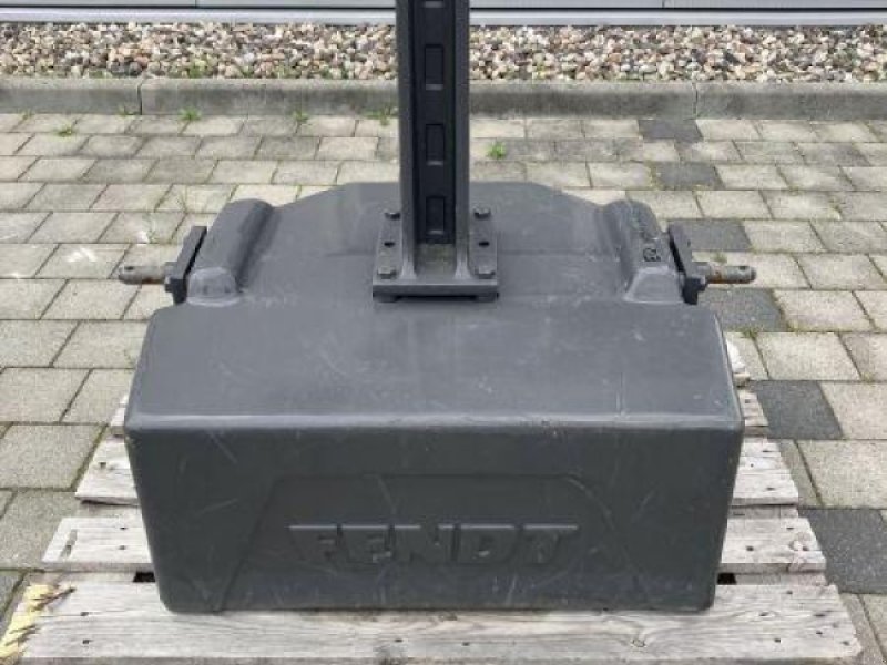 Sonstiges Traktorzubehör des Typs Fendt 1250 KG BELASTUNGSGEWICHT, Gebrauchtmaschine in Großweitzschen (Bild 1)
