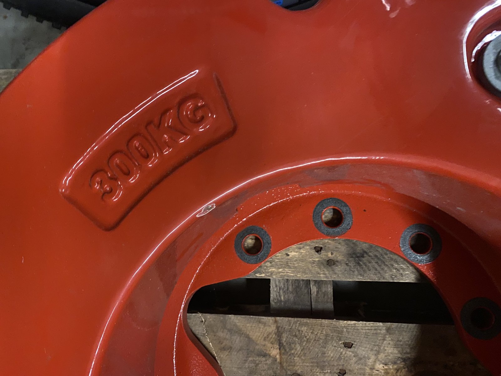 Sonstiges Traktorzubehör типа Fendt 2 x 300 kg Radgewichte mit 2 x 10 Loch Anbauplatten Fendt 700 800 900, Gebrauchtmaschine в Weigendorf (Фотография 4)