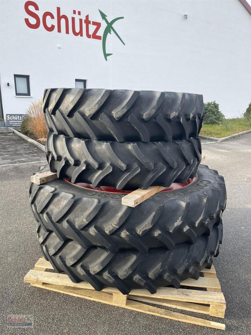 Sonstiges Traktorzubehör типа Fendt 820 724 Pflegebereifung 190cm Spur 320/90R32 340/85R48, Gebrauchtmaschine в Schierling (Фотография 1)