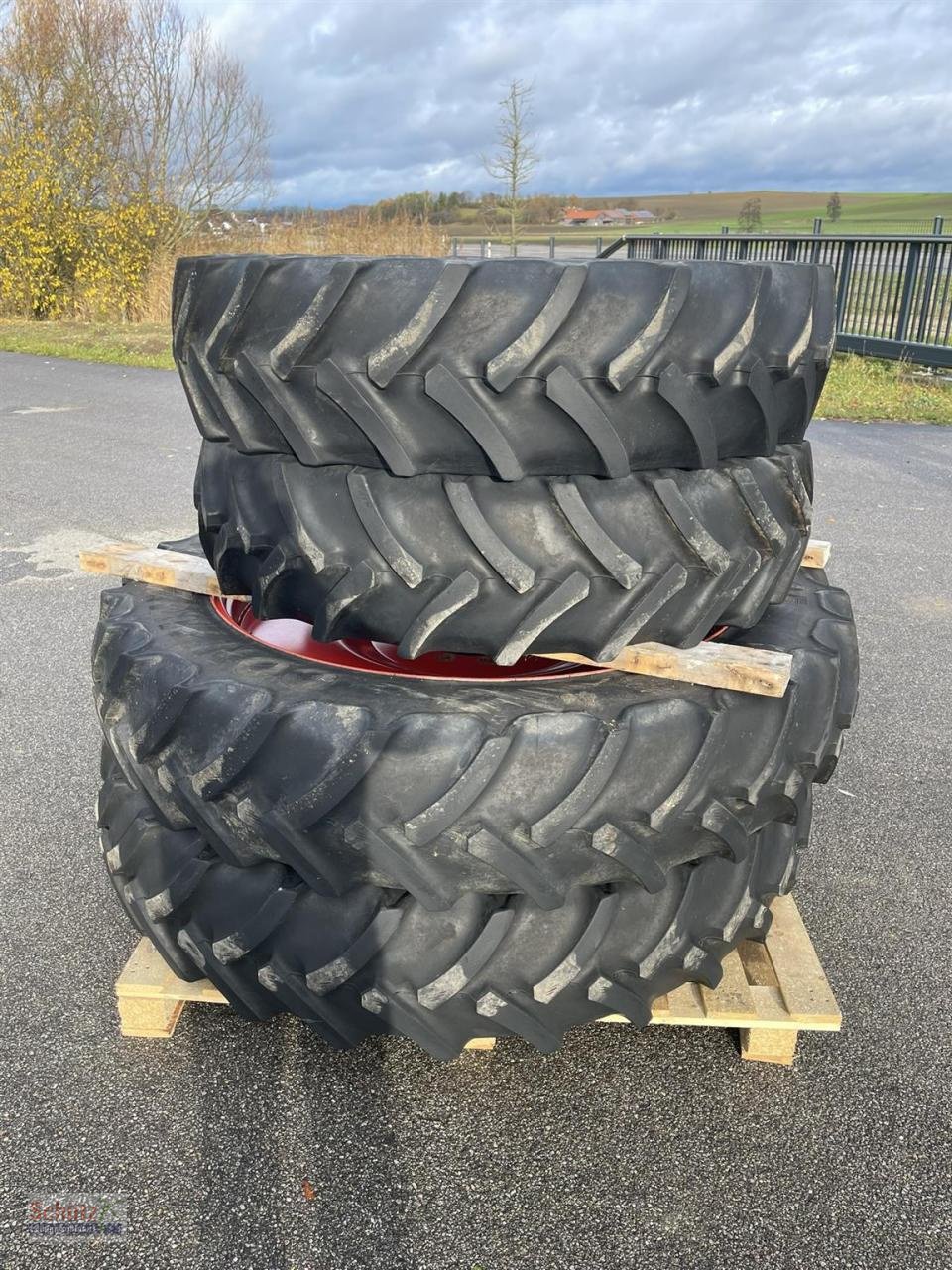 Sonstiges Traktorzubehör типа Fendt 820 724 Pflegebereifung 190cm Spur 320/90R32 340/85R48, Gebrauchtmaschine в Schierling (Фотография 2)