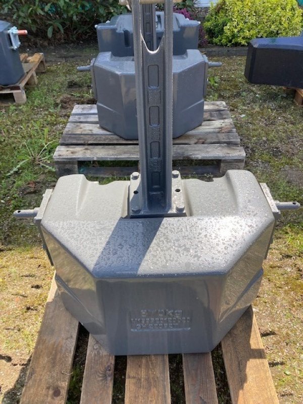 Sonstiges Traktorzubehör des Typs Fendt Belastungsgewicht 870 kg, Neumaschine in Gnutz (Bild 1)