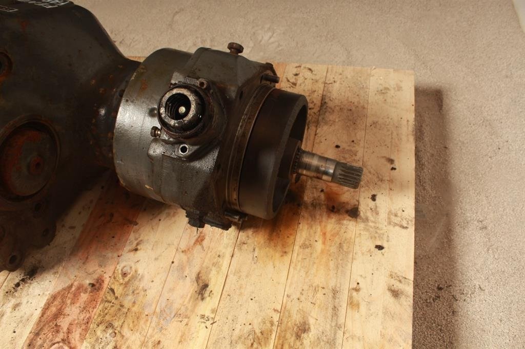 Sonstiges Traktorzubehör типа Fendt Farmer 312 Venstre lår / Left Rear Axle, Gebrauchtmaschine в Viborg (Фотография 5)