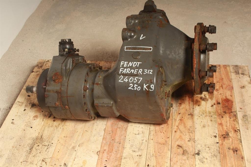 Sonstiges Traktorzubehör типа Fendt Farmer 312 Venstre lår / Left Rear Axle, Gebrauchtmaschine в Viborg (Фотография 7)