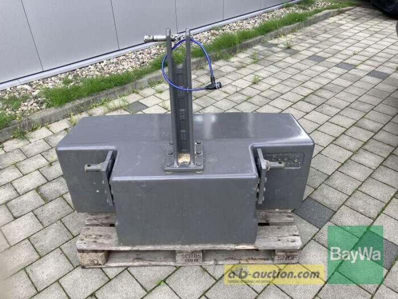 Sonstiges Traktorzubehör des Typs Fendt FRONTGEWICHT 2500 KG, Gebrauchtmaschine in Großweitzschen (Bild 2)