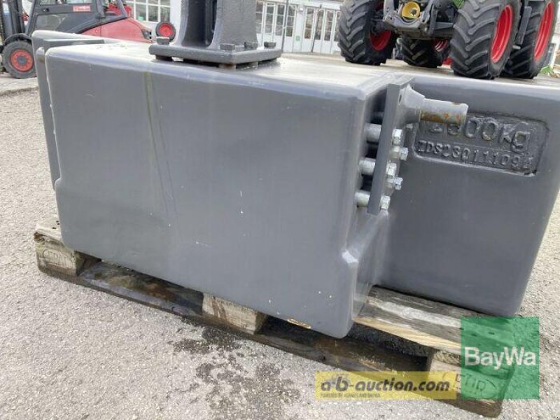 Sonstiges Traktorzubehör des Typs Fendt GEWICHT 2500 KG, Gebrauchtmaschine in Dinkelsbühl (Bild 7)