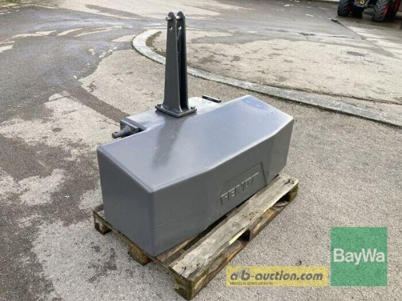 Sonstiges Traktorzubehör des Typs Fendt GEWICHT 2500 KG, Gebrauchtmaschine in Dinkelsbühl (Bild 3)