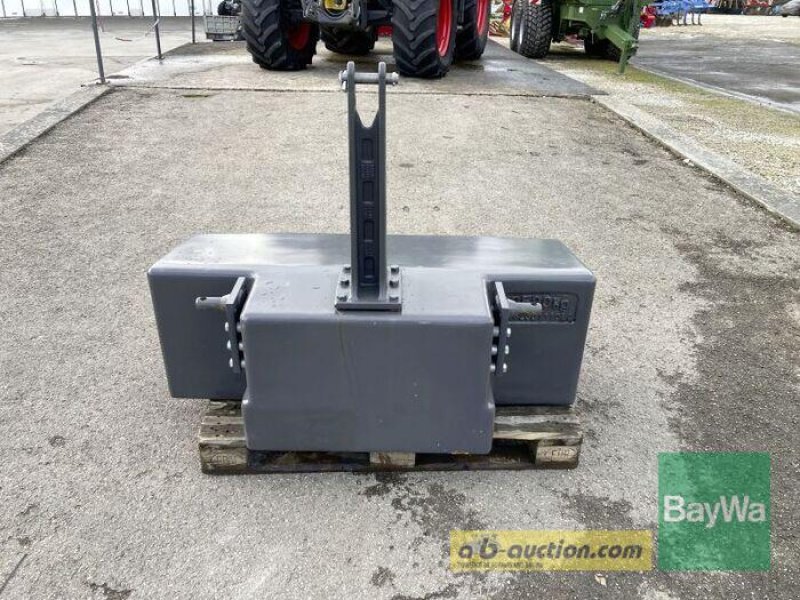 Sonstiges Traktorzubehör des Typs Fendt GEWICHT 2500 KG, Gebrauchtmaschine in Dinkelsbühl (Bild 5)