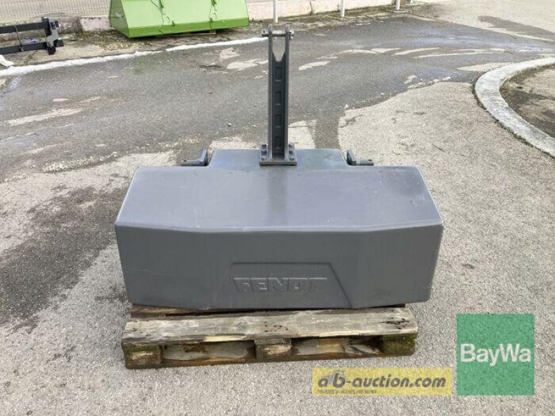 Sonstiges Traktorzubehör des Typs Fendt GEWICHT 2500 KG, Gebrauchtmaschine in Dinkelsbühl (Bild 2)