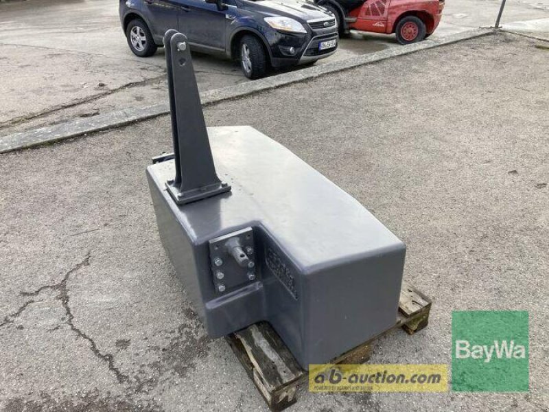 Sonstiges Traktorzubehör des Typs Fendt GEWICHT 2500 KG, Gebrauchtmaschine in Dinkelsbühl (Bild 4)