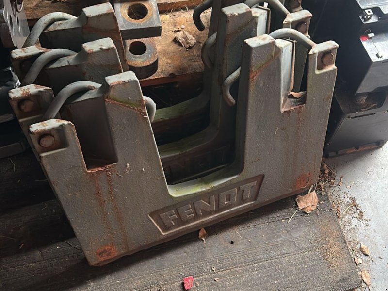 Sonstiges Traktorzubehör typu Fendt gewichten ondertrekhaak, Gebrauchtmaschine v zwolle (Obrázek 1)