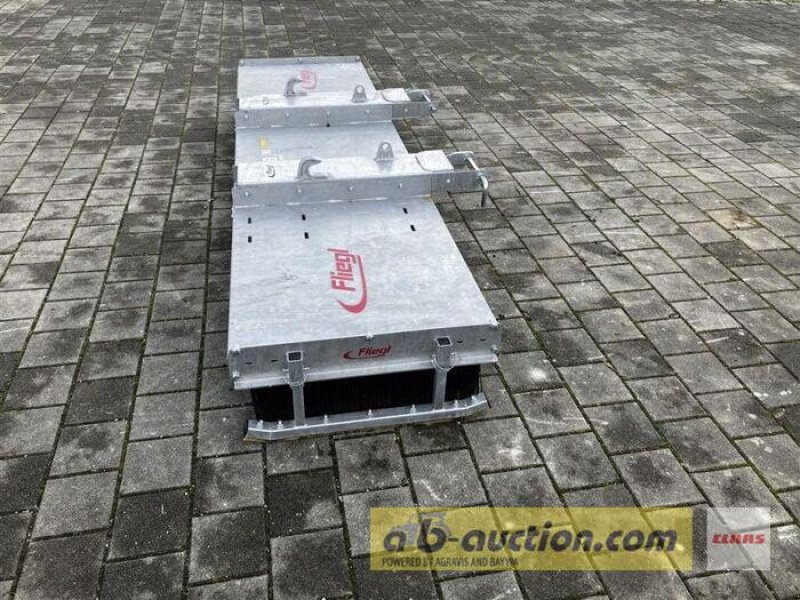 Sonstiges Traktorzubehör des Typs Fliegl KEHRBESEN LÖWE 3000MM, Gebrauchtmaschine in Töging am Inn (Bild 3)