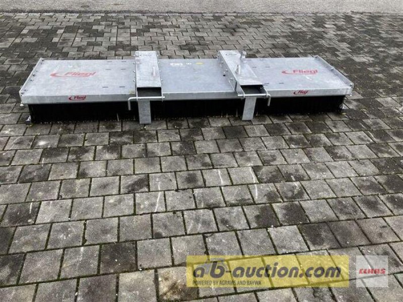 Sonstiges Traktorzubehör des Typs Fliegl KEHRBESEN LÖWE 3000MM, Gebrauchtmaschine in Töging am Inn (Bild 4)